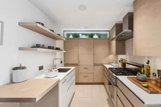 Photo #4: 426100768 Listing