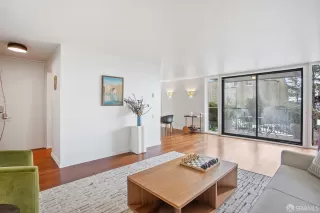 Photo #5: 426100810 Listing