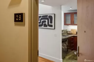 Photo #3: 426102574 Listing