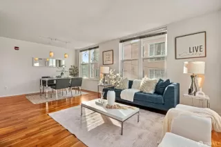 Photo #5: 426103042 Listing