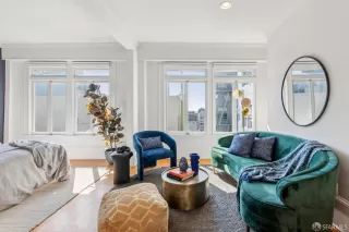 Photo #3: 426103366 Listing