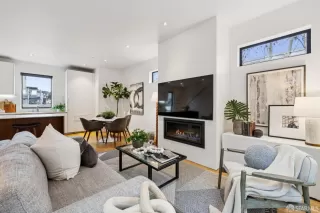 Photo #2: 426103501 Listing 