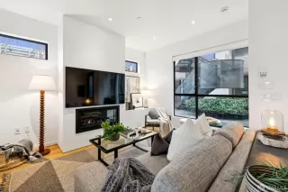 Photo #5: 426103501 Listing 