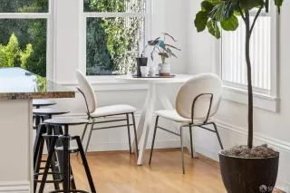 Photo #5: 426103557 Listing