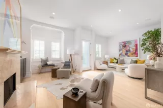 Photo #3: 426103567 Listing