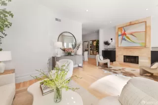 Photo #5: 426103567 Listing