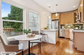 Photo #6: 426103772 Listing