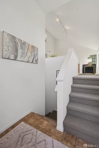 Photo #4: 426103815 Listing