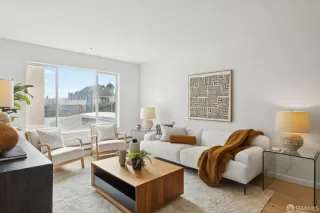 Photo #4: 426103849 Listing