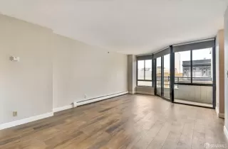 Photo #2: 426104041 Listing