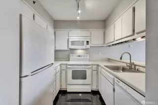 Photo #5: 426104041 Listing