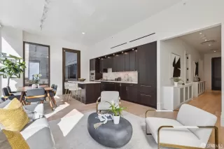 Photo #5: 426104319 Listing