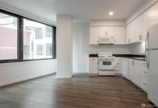 Photo #5: 426104524 Listing