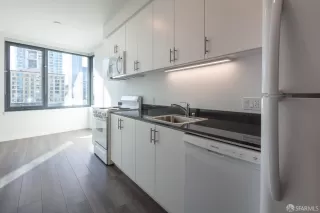 Photo #5: 426104541 Listing