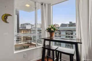 Photo #3: 426105269 Listing