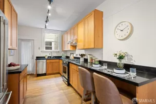 Photo #3: 426105404 Listing