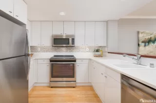 Photo #5: 426105445 Listing