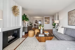 Photo #5: 426105516 Listing