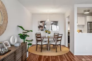 Photo #6: 426105516 Listing