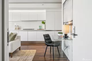 Photo #2: 426105952 Listing