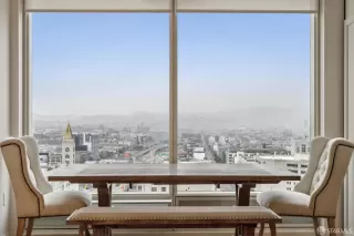 Photo #2: 426106098 Listing