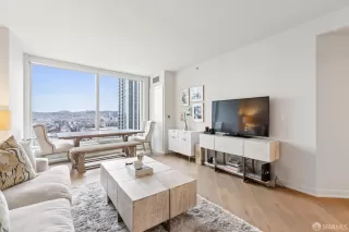 Photo #4: 426106098 Listing