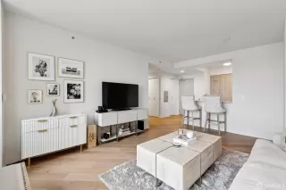 Photo #5: 426106098 Listing