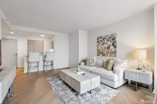 Photo #6: 426106098 Listing