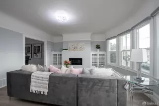 Photo #3: 426106389 Listing