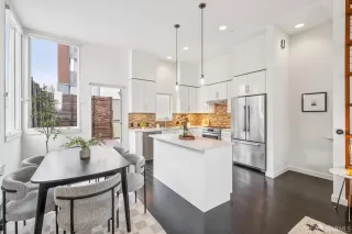 Photo #4: 426106708 Listing 