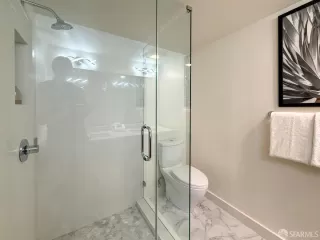 Photo #6: 426107105 Listing 