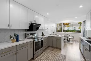 Photo #5: 426107244 Listing