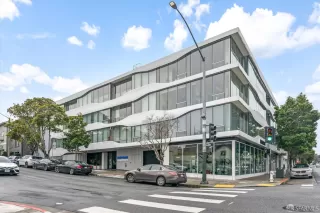 Photo #2: 426107326 Listing