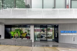 Photo #5: 426107326 Listing