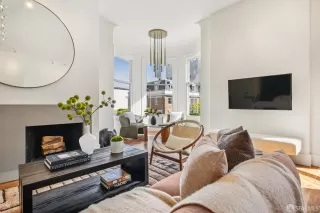 Photo #2: 426107412 Listing