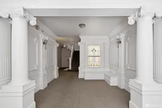 Photo #5: 426107440 Listing