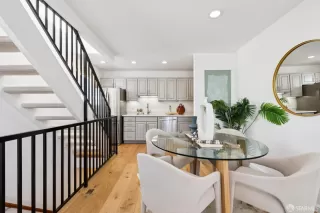 Photo #3: 426107520 Listing