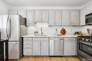 Photo #5: 426107520 Listing