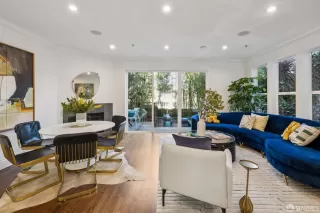 Photo #2: 426107765 Listing