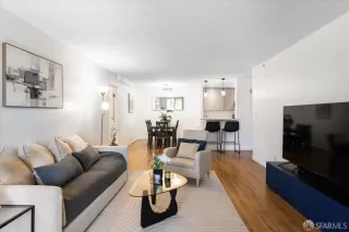 Photo #4: 426107826 Listing