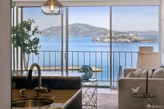 Photo #3: 426107929 Listing