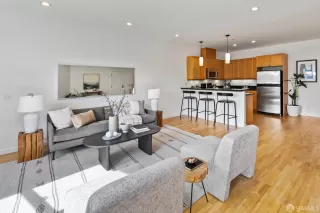 Photo #3: 426108076 Listing