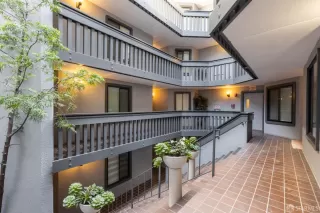 Photo #2: 426108101 Listing