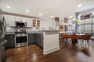 Photo #5: 426108151 Listing