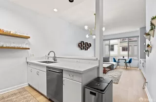 Photo #6: 426108385 Listing 