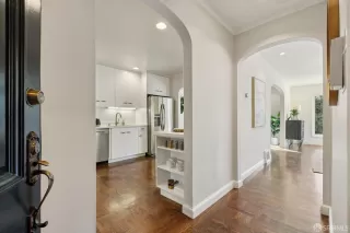 Photo #6: 426108686 Listing