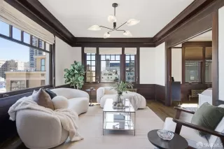 Photo #3: 426108849 Listing