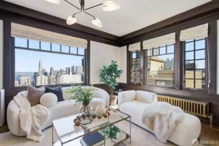 Photo #4: 426108849 Listing