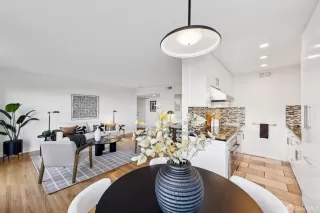 Photo #5: 426109558 Listing 