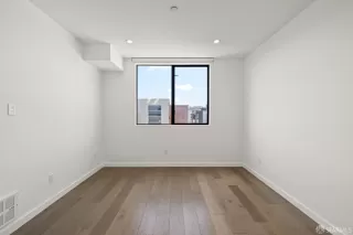 Photo #5: 426109730 Listing